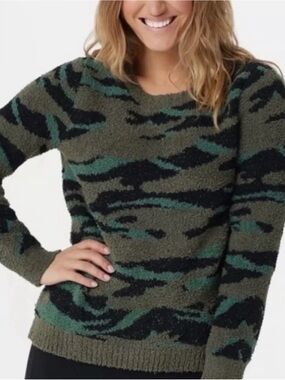 NWT Barefoot Dreams CozyChic Seaside Crew Neck Pullover Camo Sweater Large
